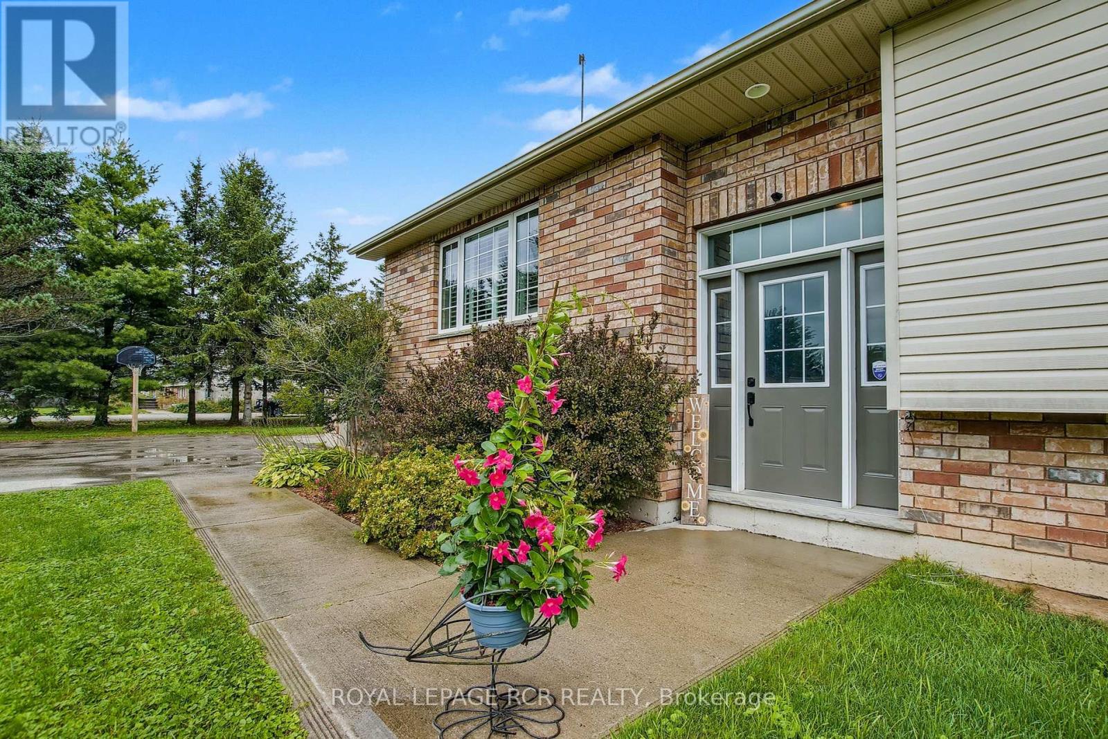 17 Deaken Drive, East Luther Grand Valley, Ontario  L9W 0Z8 - Photo 4 - X12791282