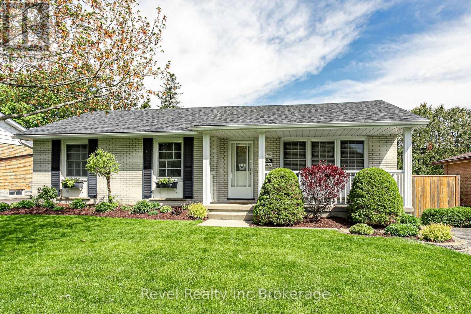 793 Gladstone Drive, Woodstock, Ontario N4S 5T3 - Photo 3 - X13152096