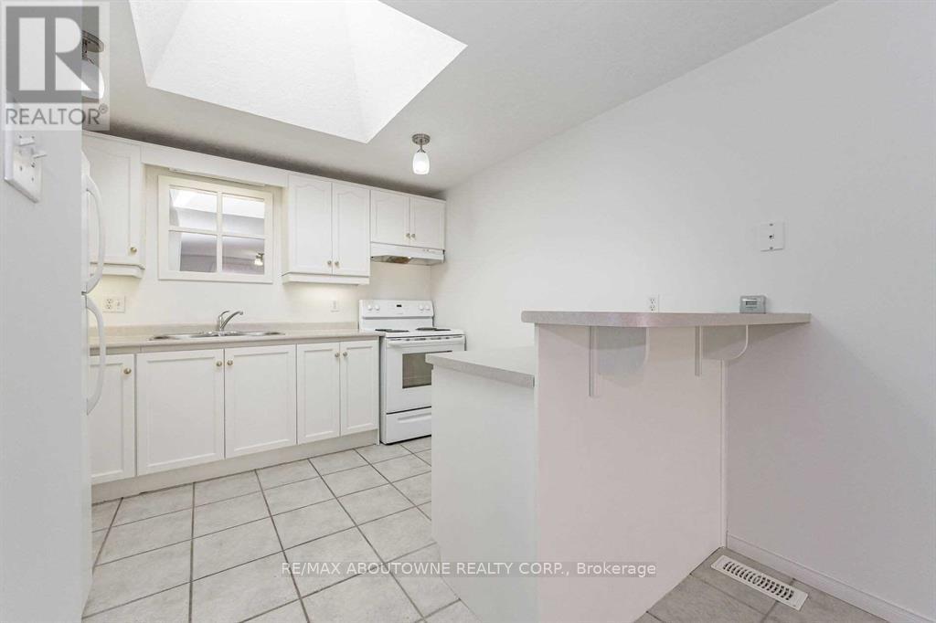 Main - 51 Boulder Crescent, Guelph (Clairfields/hanlon Business Park), Ontario  N1G 5A2 - Photo 7 - X13151884