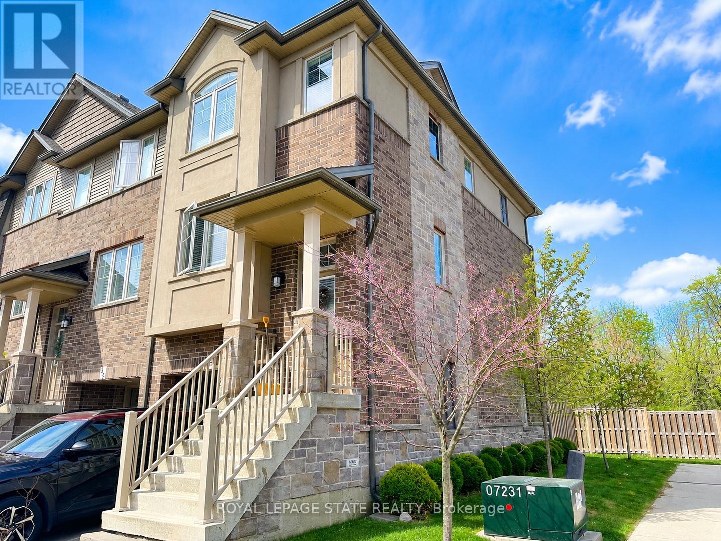 37 BARLEY LANE, Hamilton, Ontario