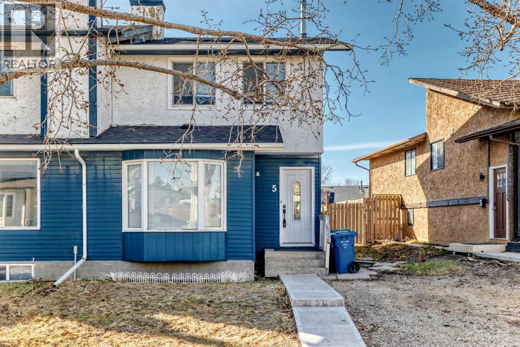 5 Falchurch Road NE, Calgary, Alberta  T3J 1G6 - Photo 1 - A2313074