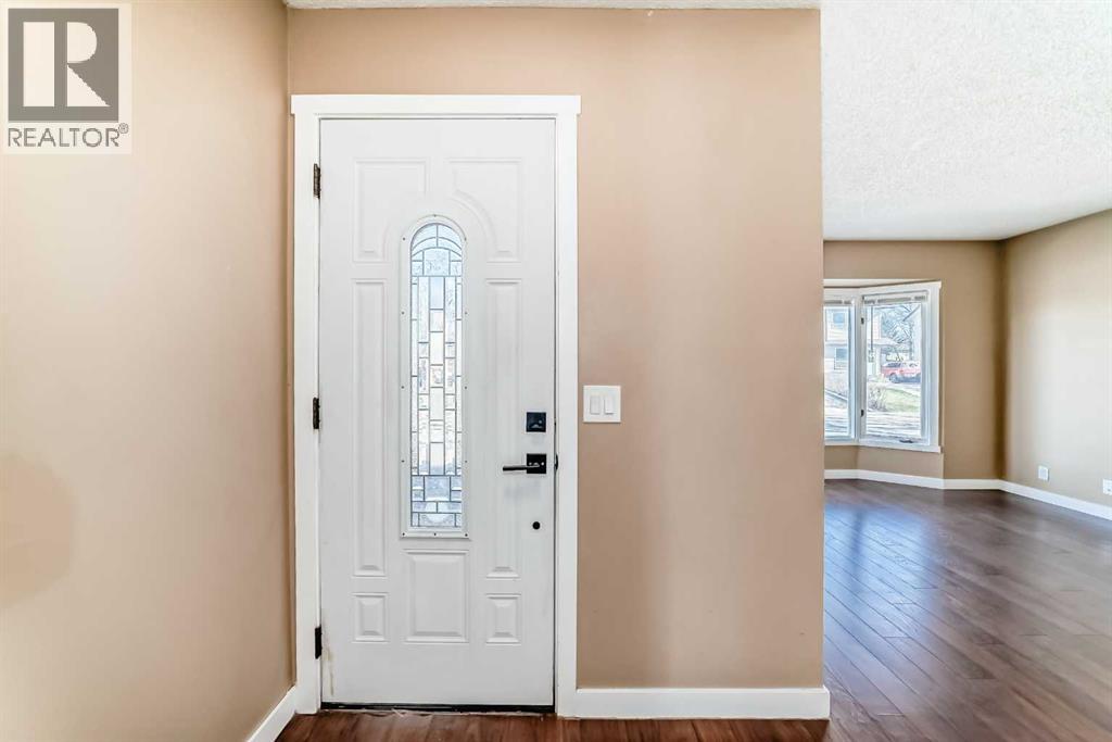 5 Falchurch Road NE, Calgary, Alberta  T3J 1G6 - Photo 3 - A2313074