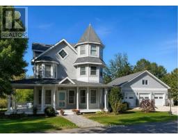 25 PRINYERS COVE CRESCENT, Prince Edward County, Ontario