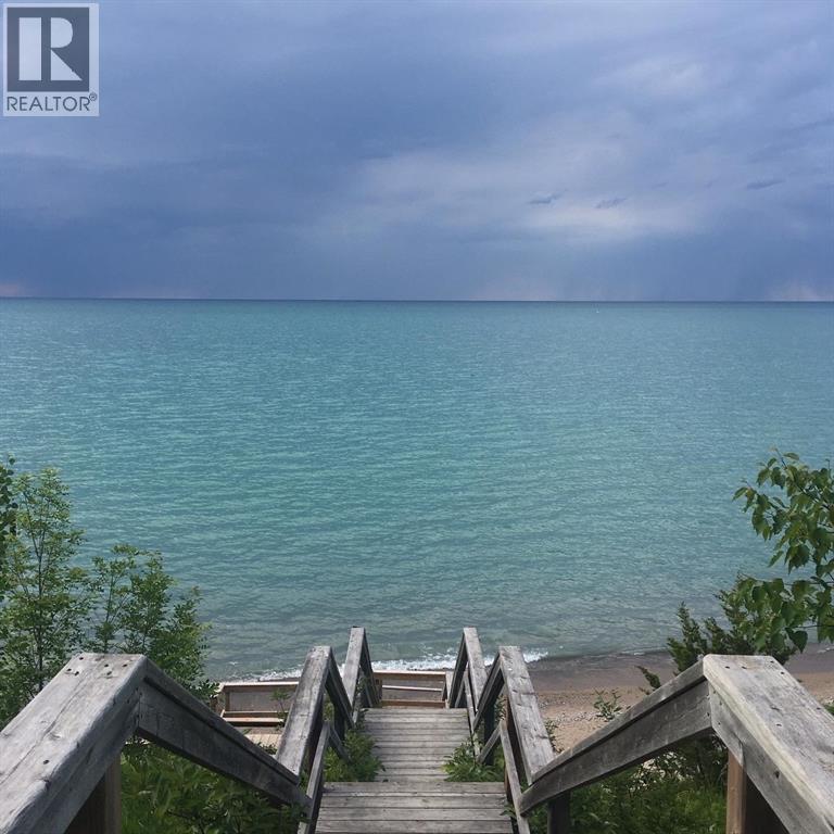 4217 Bluepoint Drive, Plympton-Wyoming, Ontario  N0N 1J6 - Photo 45 - 26010658