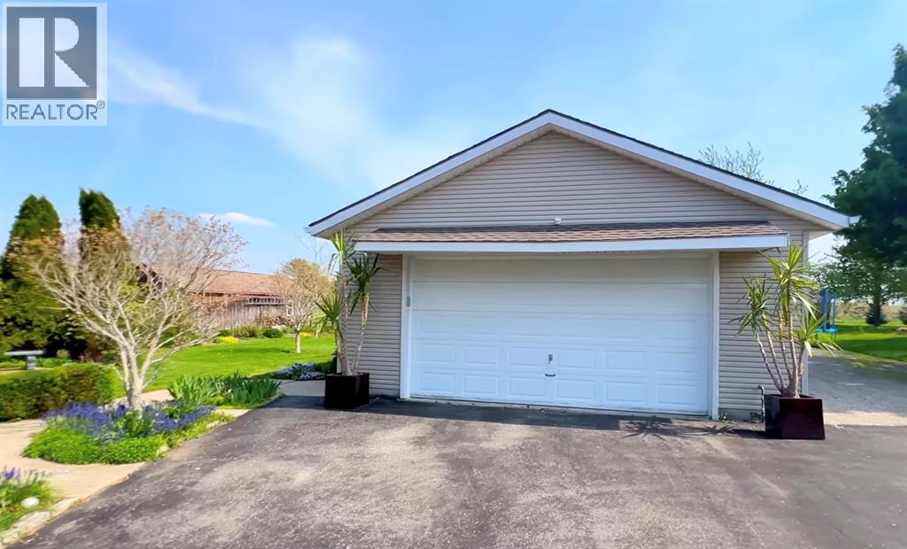4217 Bluepoint Drive, Plympton-Wyoming, Ontario  N0N 1J6 - Photo 30 - 26010658