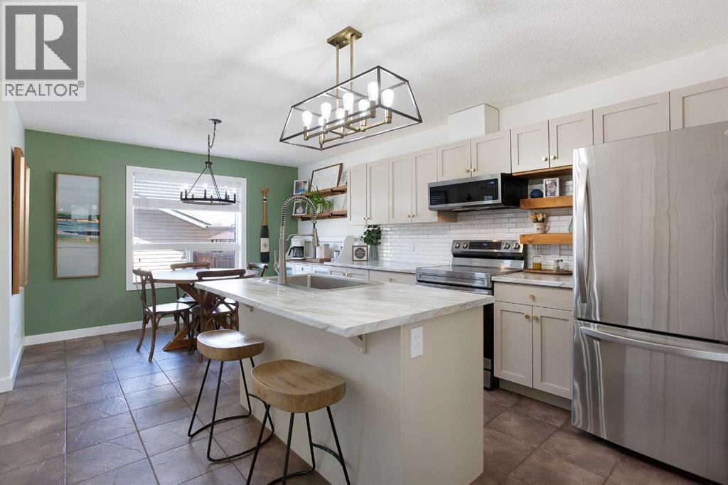 130 Luxstone Way Sw, Airdrie, Alberta  T4B 0H6 - Photo 7 - A2311405
