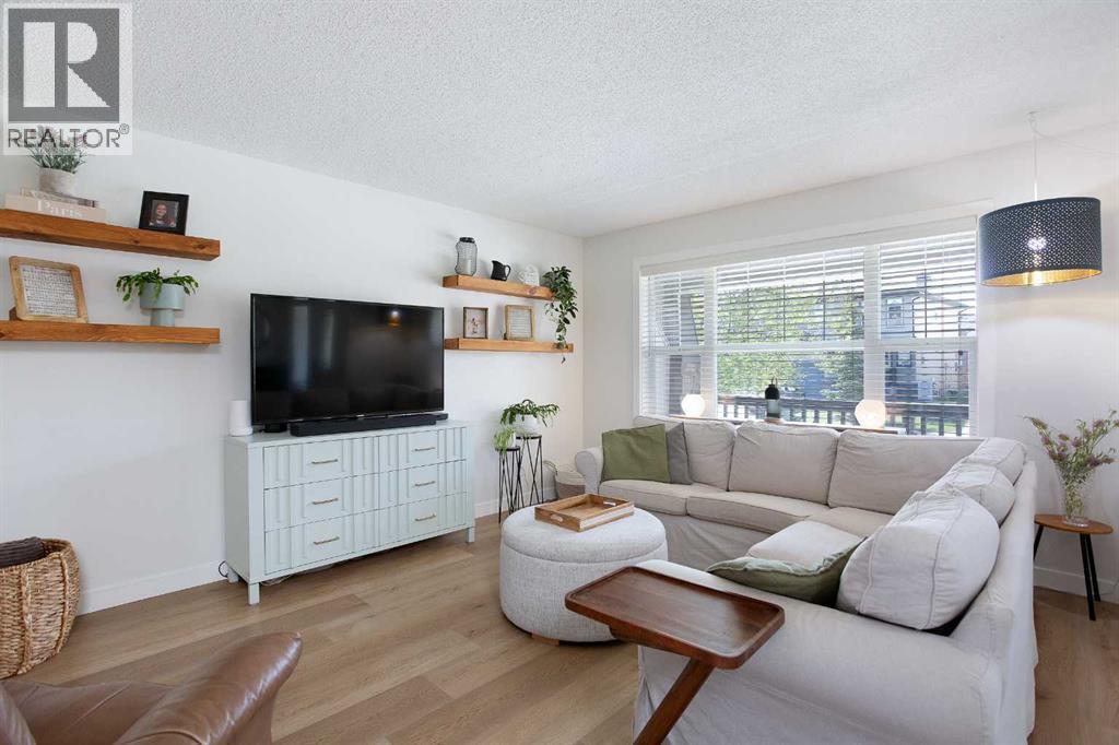 130 Luxstone Way Sw, Airdrie, Alberta  T4B 0H6 - Photo 4 - A2311405
