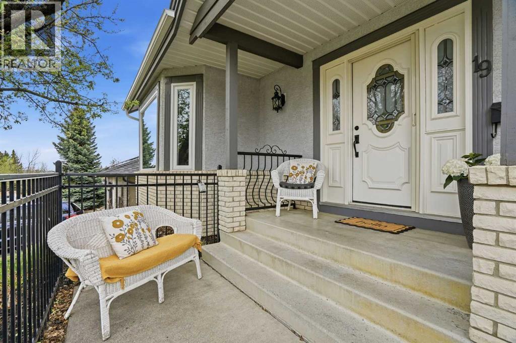 19 Hawkside Close NW, Calgary, Alberta  T3G 3K3 - Photo 2 - A2311929