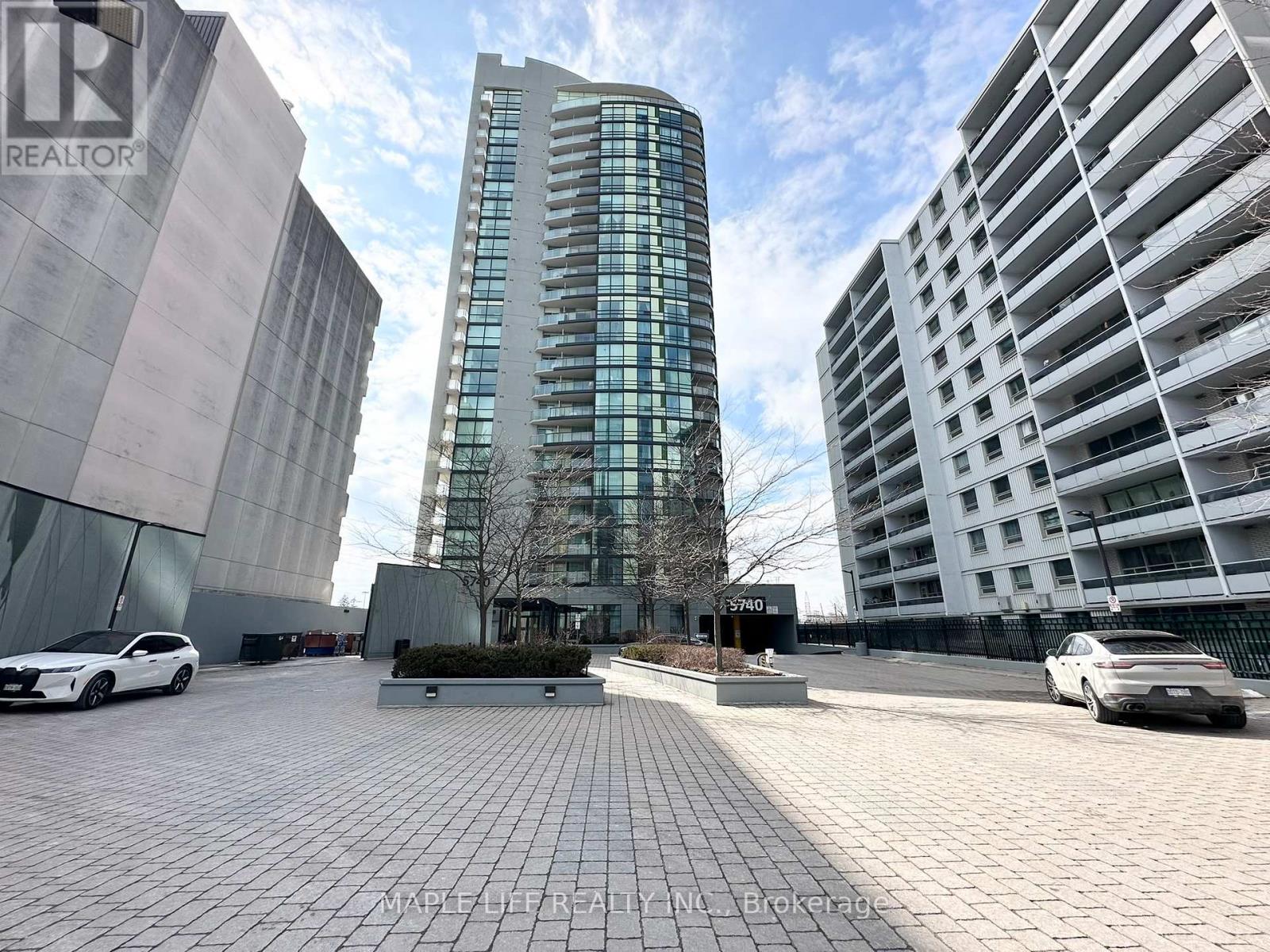 702 - 5740 YONGE STREET