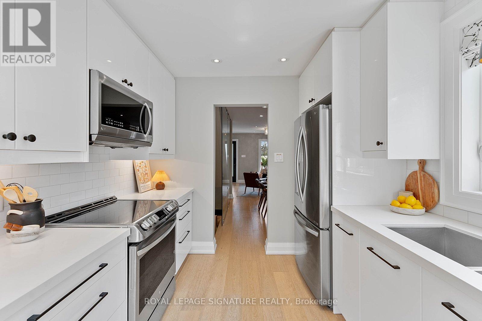 100 Sussex Avenue, Toronto, Ontario  M5S 1K3 - Photo 16 - C13152180