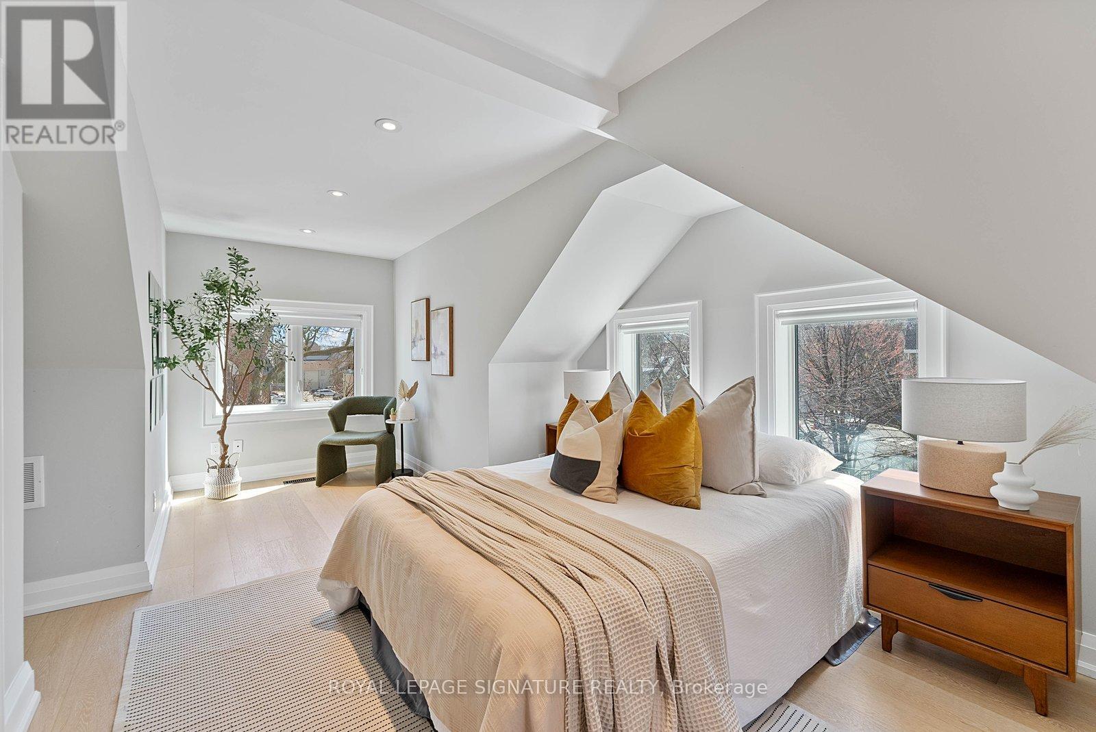 100 Sussex Avenue, Toronto, Ontario  M5S 1K3 - Photo 17 - C13152180