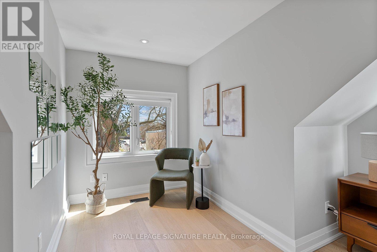 100 Sussex Avenue, Toronto, Ontario  M5S 1K3 - Photo 19 - C13152180