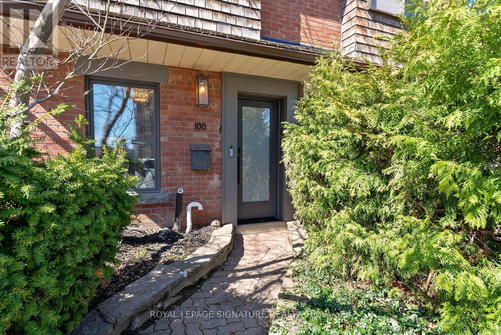 100 Sussex Avenue, Toronto, Ontario  M5S 1K3 - Photo 2 - C13152180