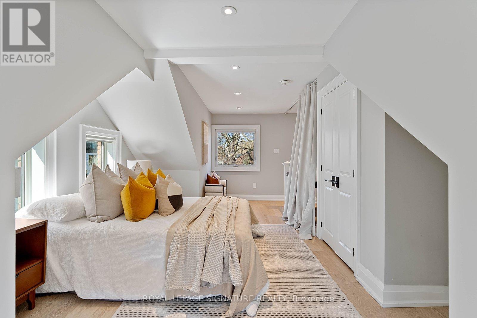 100 Sussex Avenue, Toronto, Ontario  M5S 1K3 - Photo 20 - C13152180