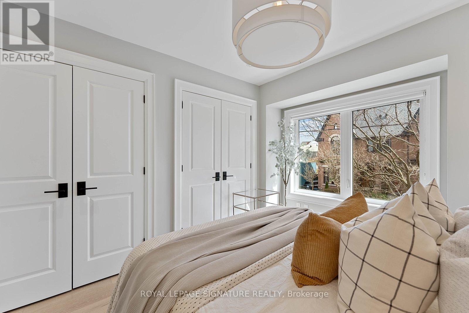100 Sussex Avenue, Toronto, Ontario  M5S 1K3 - Photo 25 - C13152180