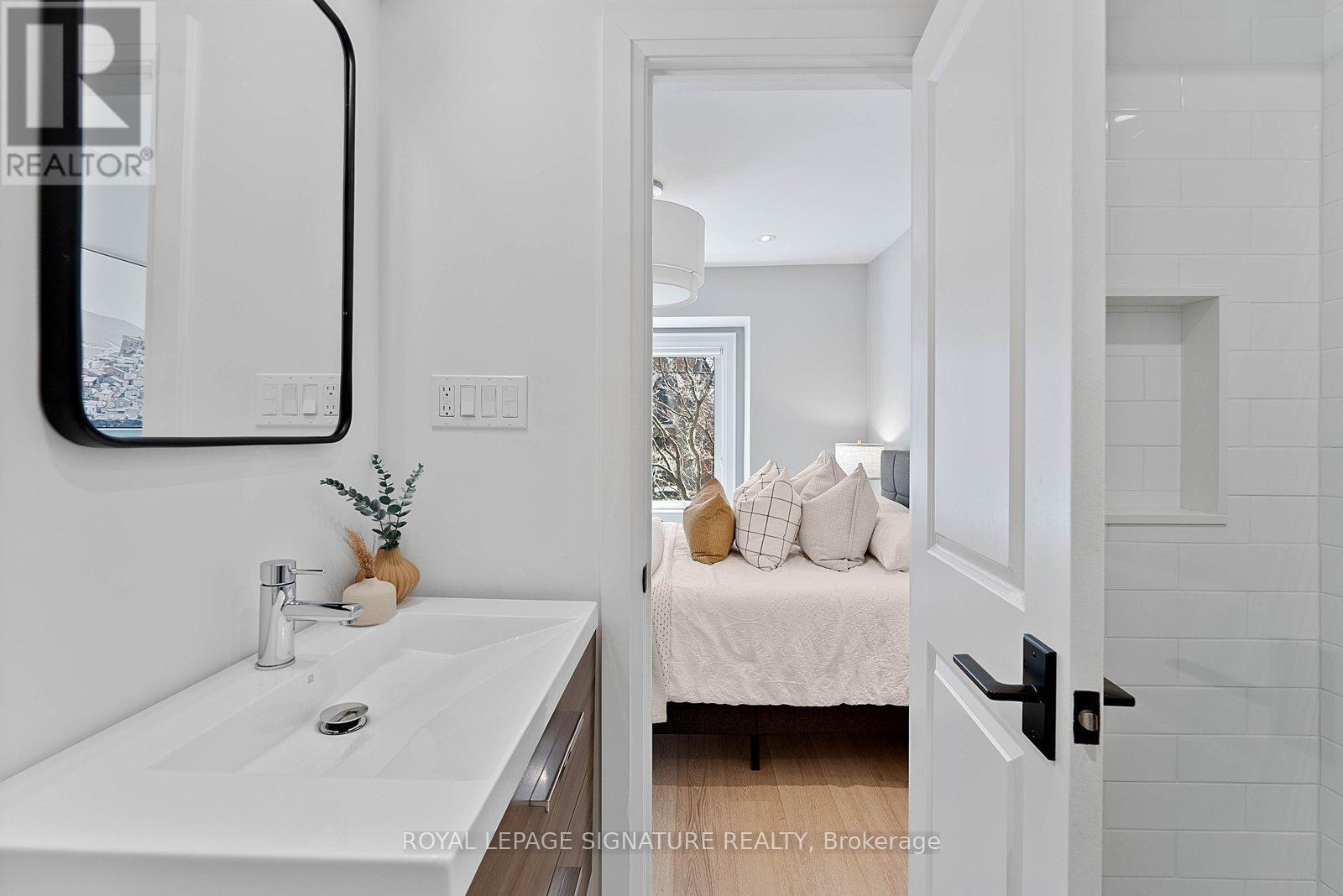 100 Sussex Avenue, Toronto, Ontario  M5S 1K3 - Photo 26 - C13152180