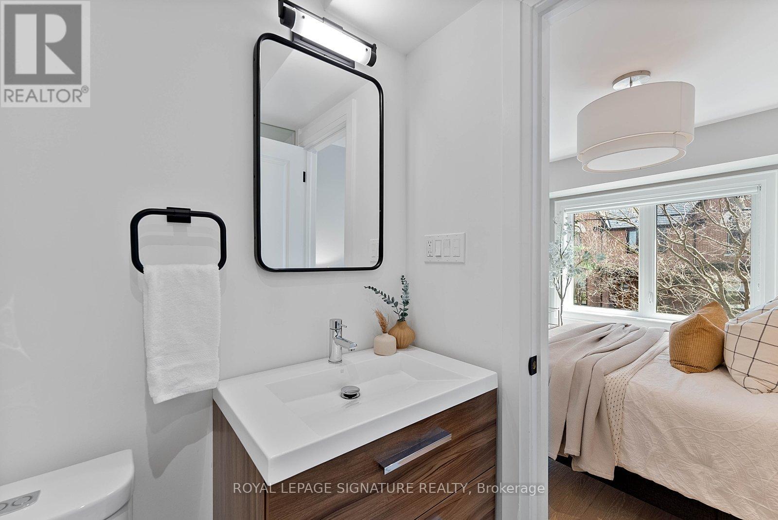 100 Sussex Avenue, Toronto, Ontario  M5S 1K3 - Photo 27 - C13152180