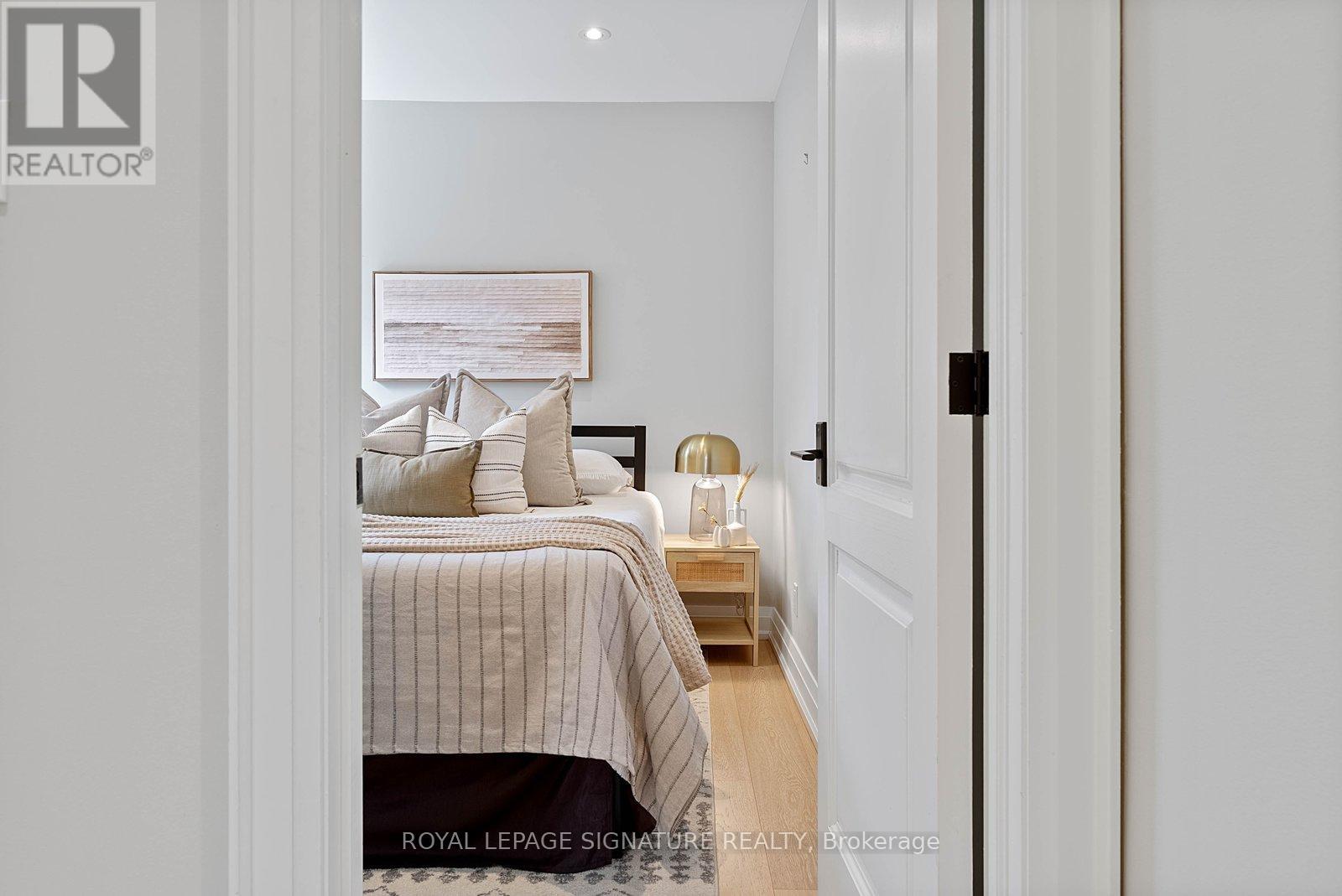 100 Sussex Avenue, Toronto, Ontario  M5S 1K3 - Photo 29 - C13152180