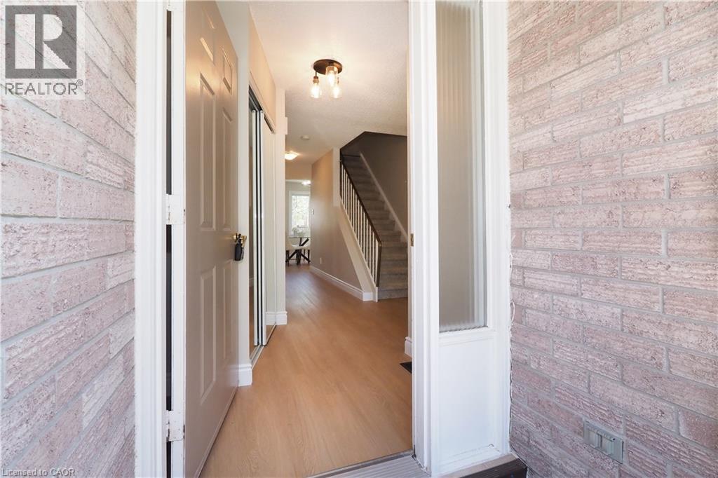 27 Scenic Wood Crescent, Kitchener, Ontario  N2A 3N2 - Photo 3 - 40831127