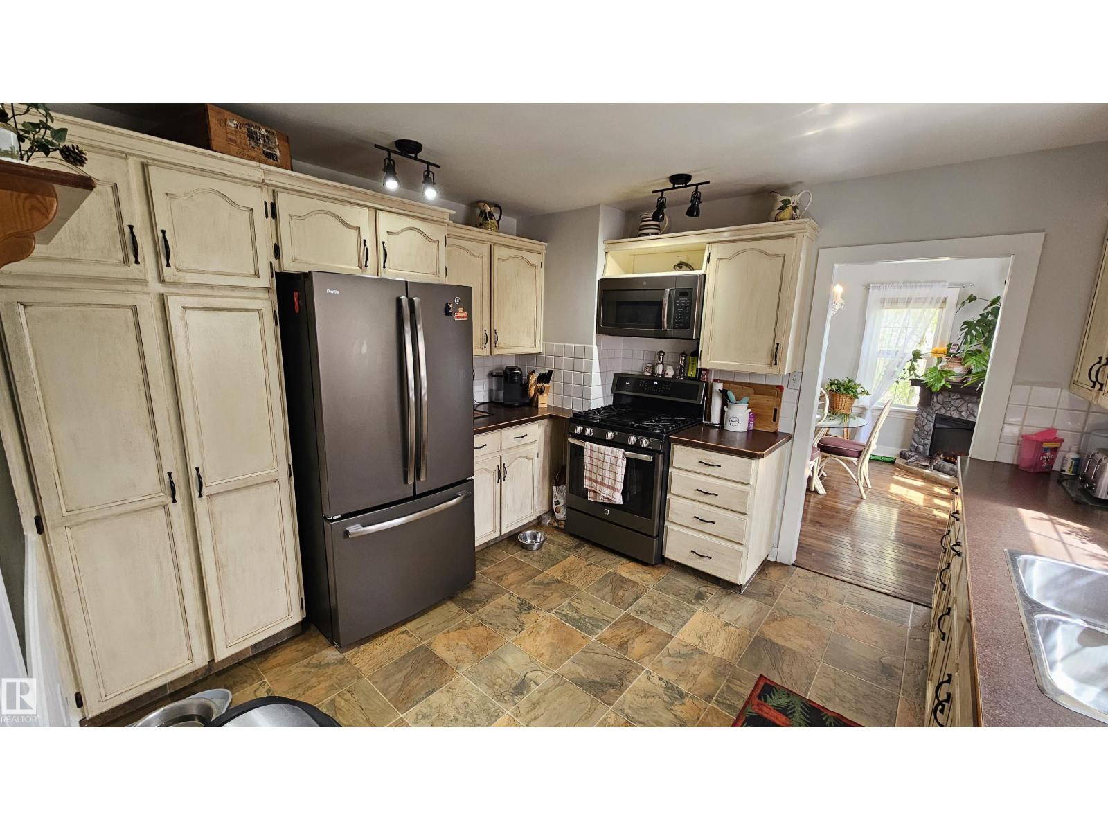 4502 52 St, Wetaskiwin, Alberta  T9A 1N6 - Photo 7 - E4488860