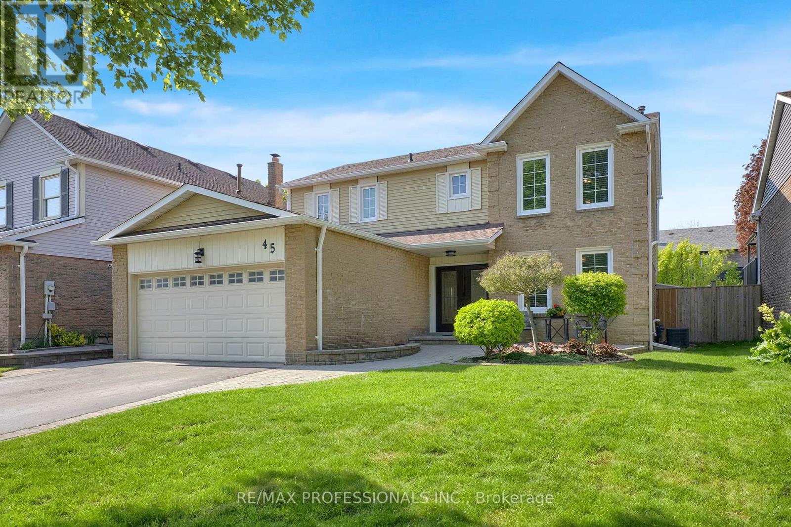 45 Resolute Crescent, Whitby, Ontario  L1P 1G9 - Photo 1 - E13152080
