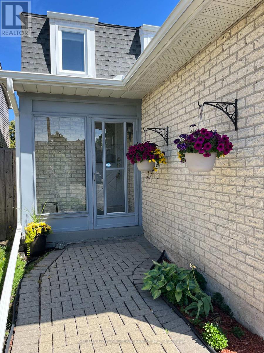 218 Mullen Drive, Vaughan (Brownridge), Ontario L4J 2P1 - Photo 3 - N13152014