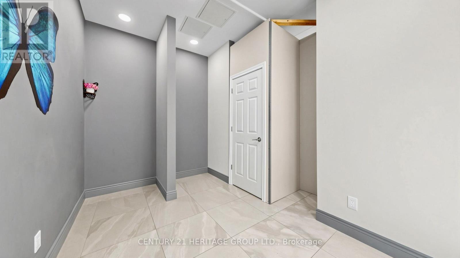 Level 1 Unit 9 (Ne-1) - 9205 Yonge Street, Richmond Hill, Ontario  L4C 1V5 - Photo 17 - N13152216
