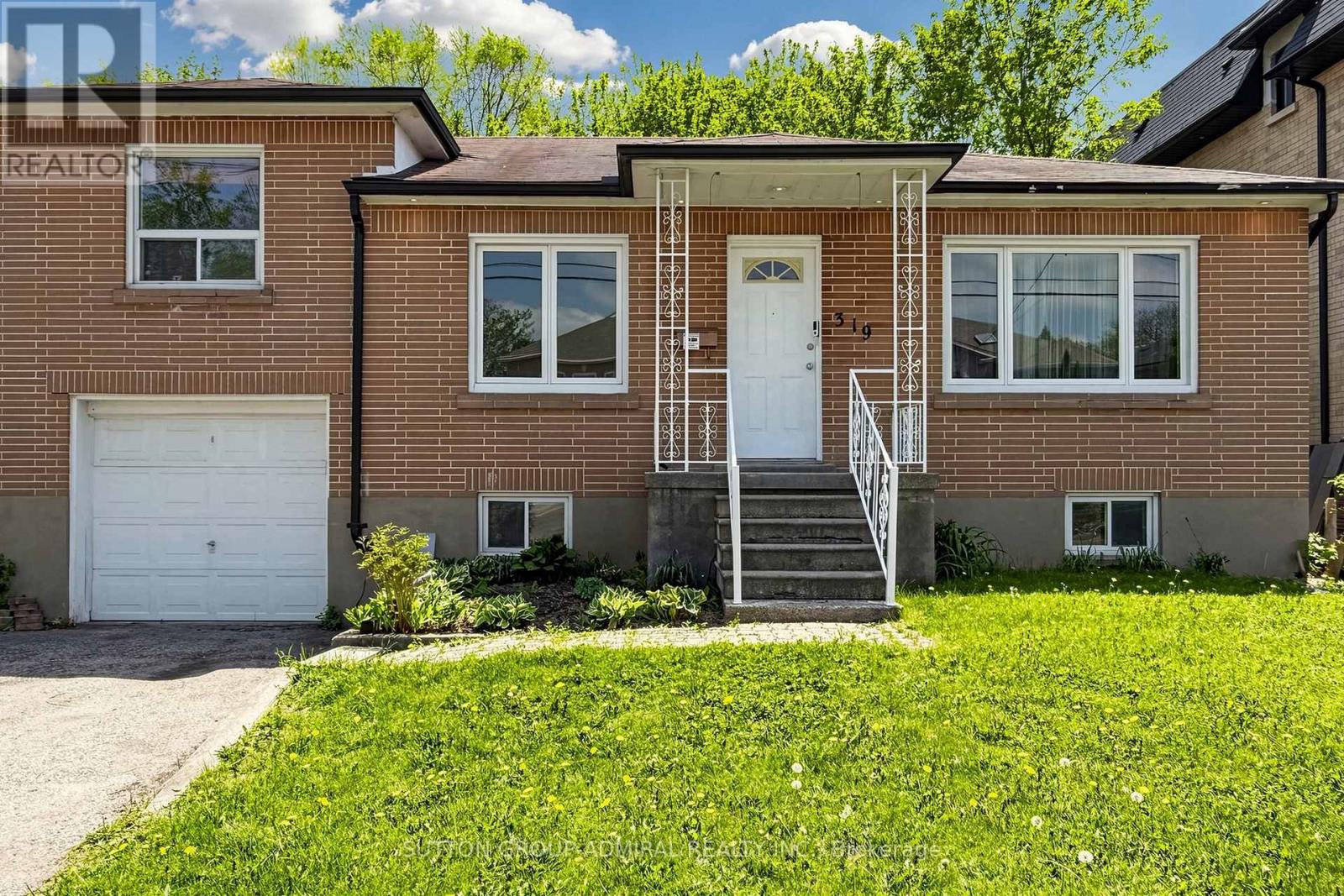 319 PATRICIA AVENUE, Toronto, Ontario