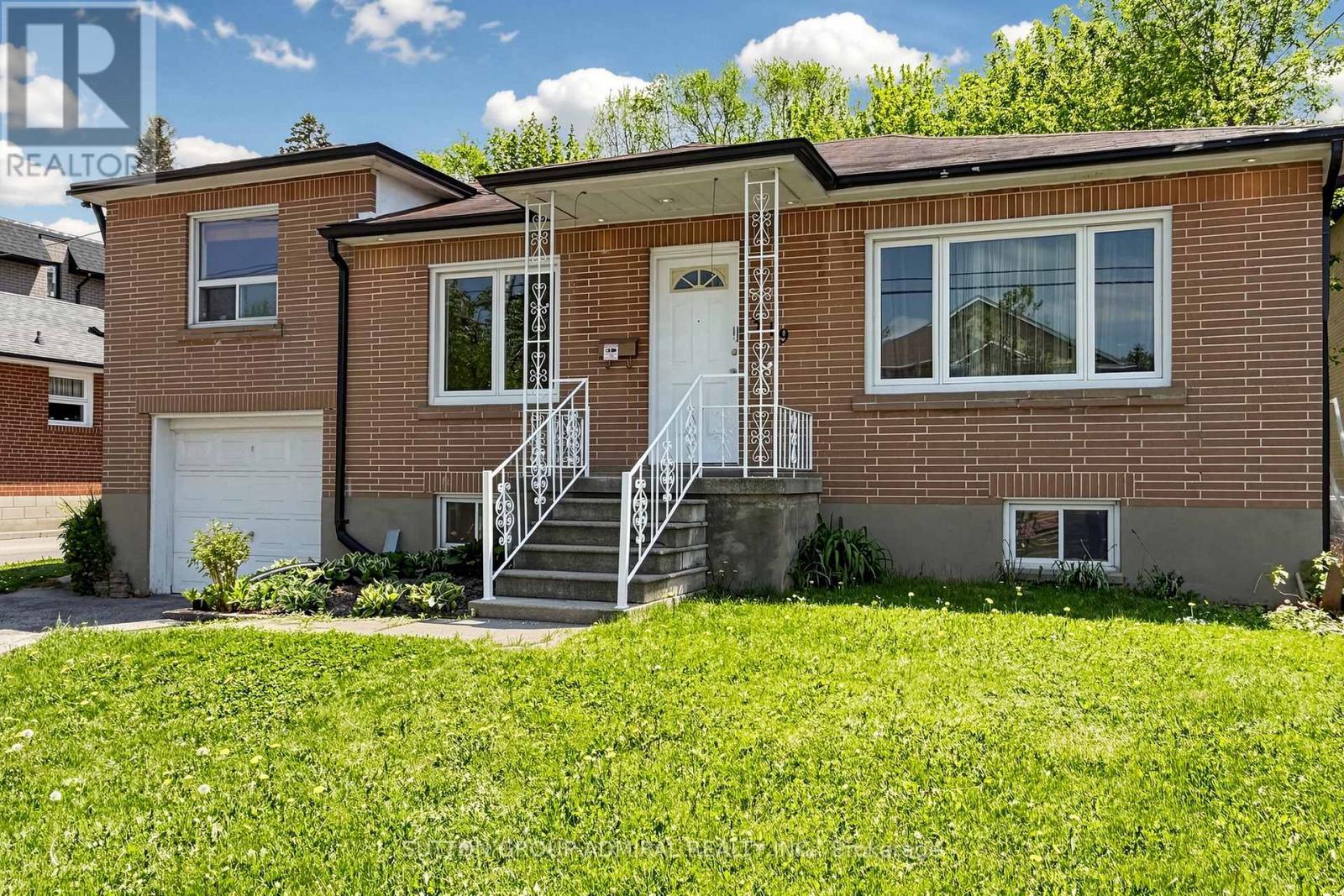 319 Patricia Avenue, Toronto, Ontario  M2R 2M6 - Photo 2 - C13127508