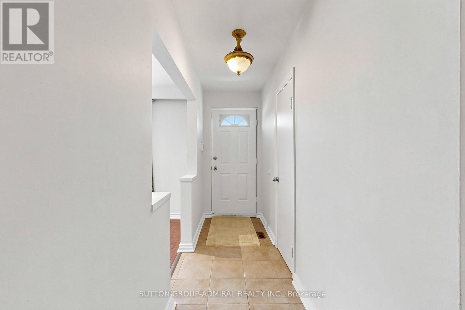 319 Patricia Avenue, Toronto, Ontario  M2R 2M6 - Photo 3 - C13127508