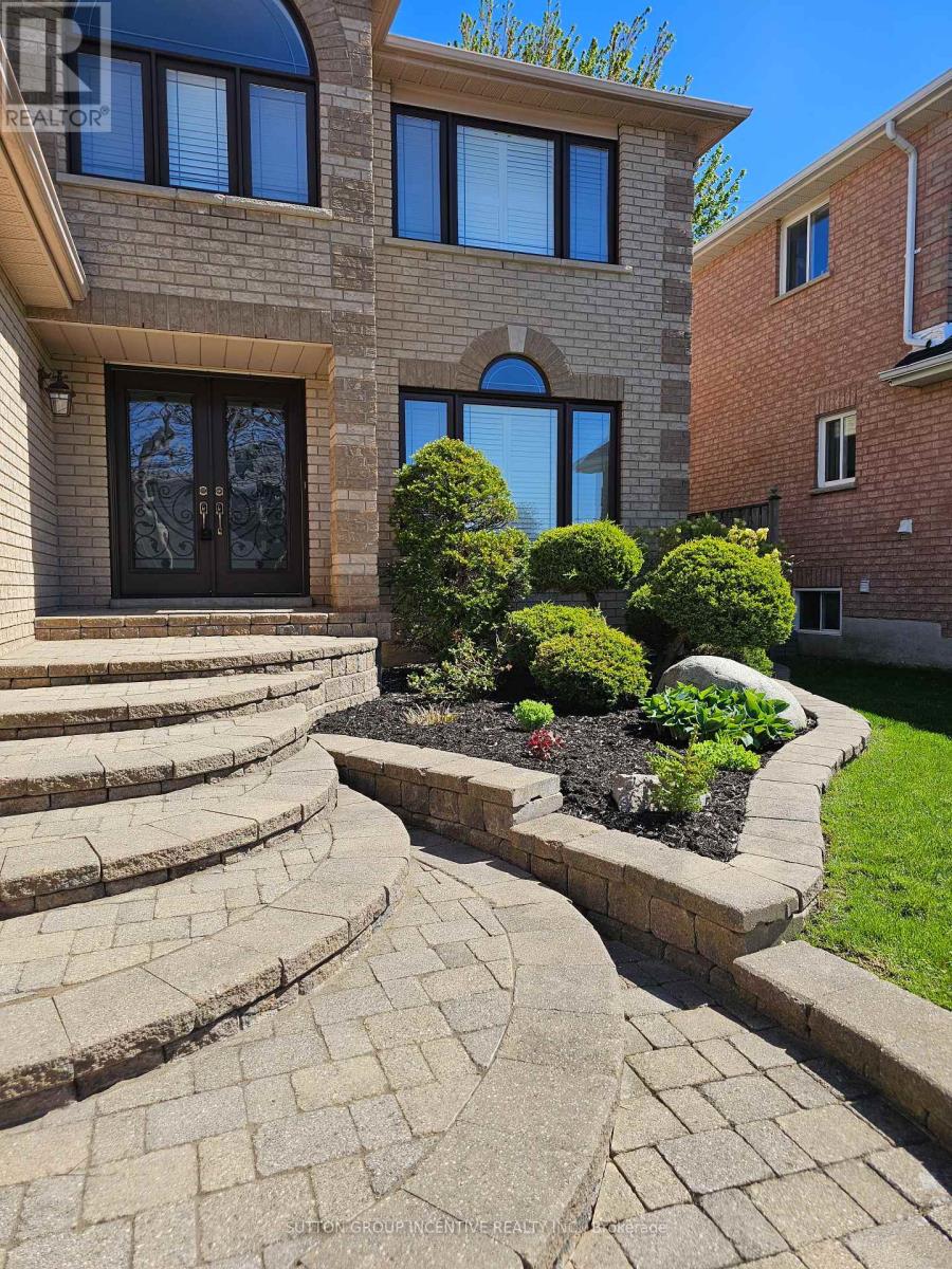 4 Chantal Street, Barrie (Painswick South), Ontario  L4N 9S4 - Photo 2 - S13152208