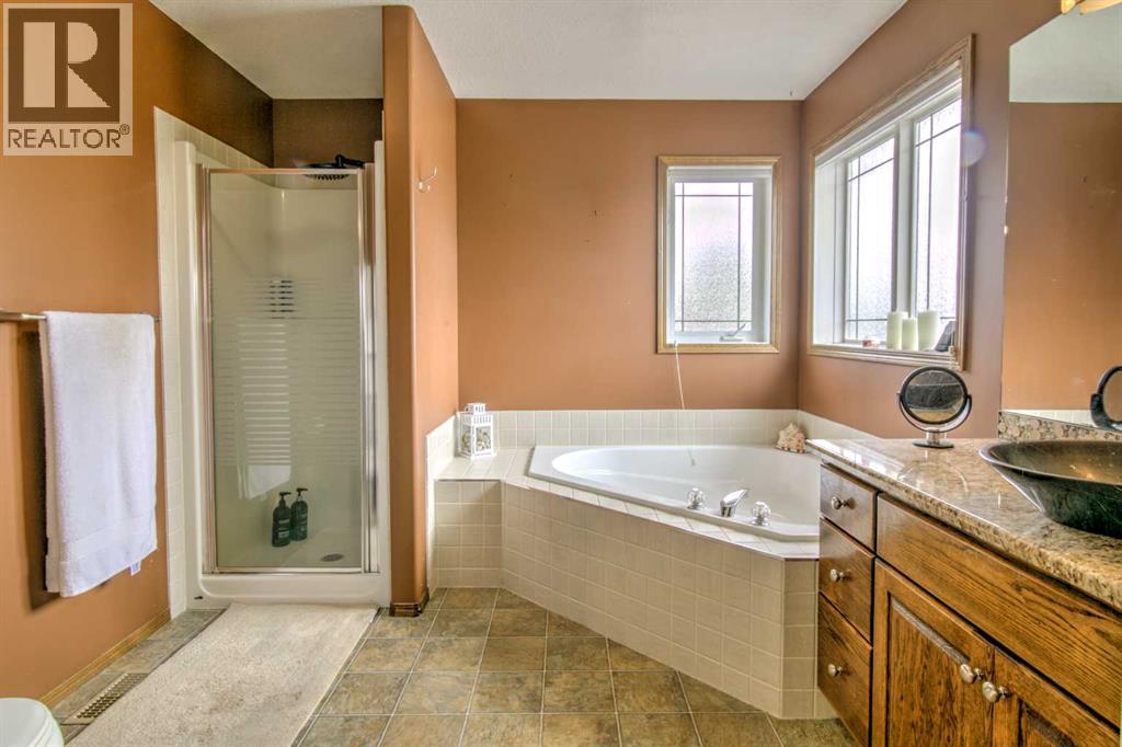 27 Kodiak Boulevard N, Lethbridge, Alberta  T1H 6S7 - Photo 25 - A2313079
