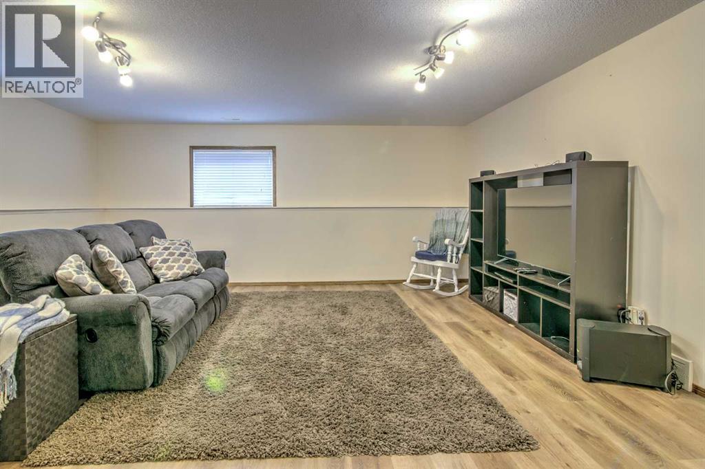 27 Kodiak Boulevard N, Lethbridge, Alberta  T1H 6S7 - Photo 33 - A2313079