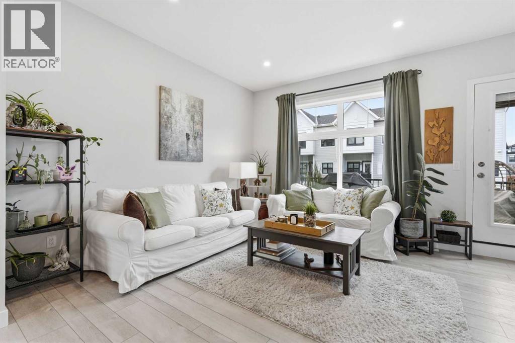 207 Les Jardins Park SE, Calgary, Alberta  T2C 5V3 - Photo 5 - A2312634
