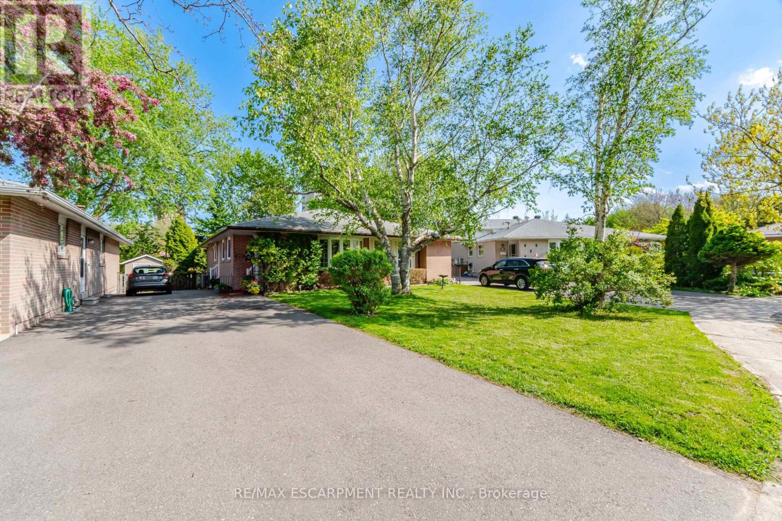 1926 Reiss Court, Mississauga, Ontario  L5J 3S3 - Photo 2 - W13151988