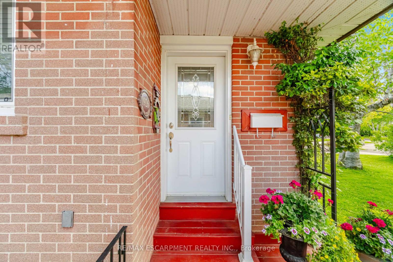 1926 Reiss Court, Mississauga, Ontario  L5J 3S3 - Photo 9 - W13151988