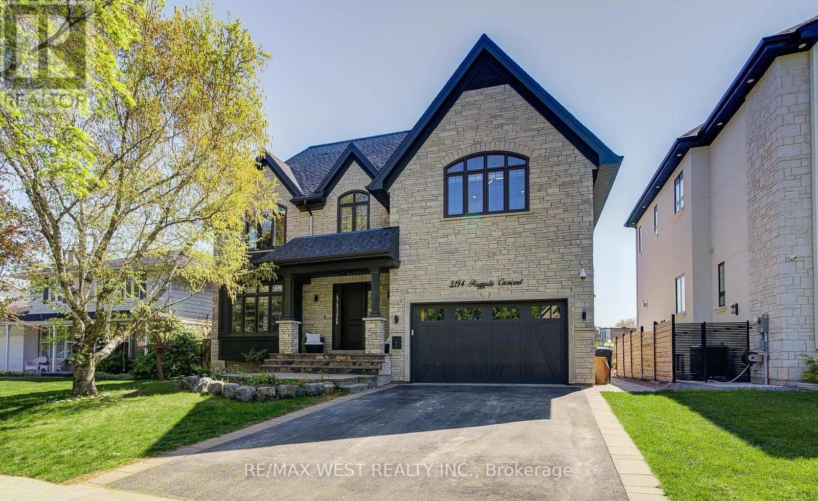 2194 Haygate Crescent, Mississauga (Sheridan), Ontario  L5K 1L5 - Photo 1 - W13152118