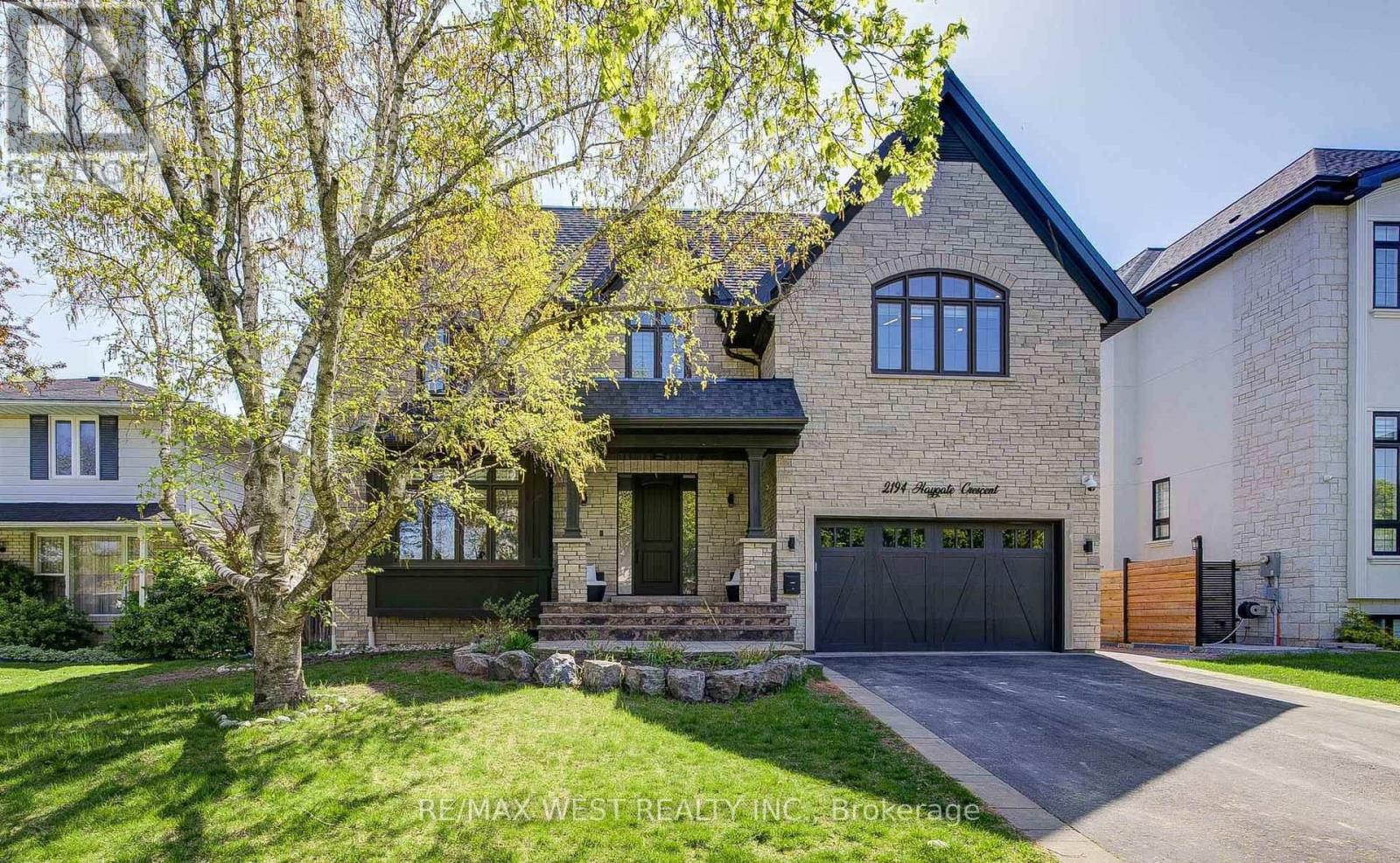 2194 Haygate Crescent, Mississauga (Sheridan), Ontario  L5K 1L5 - Photo 2 - W13152118