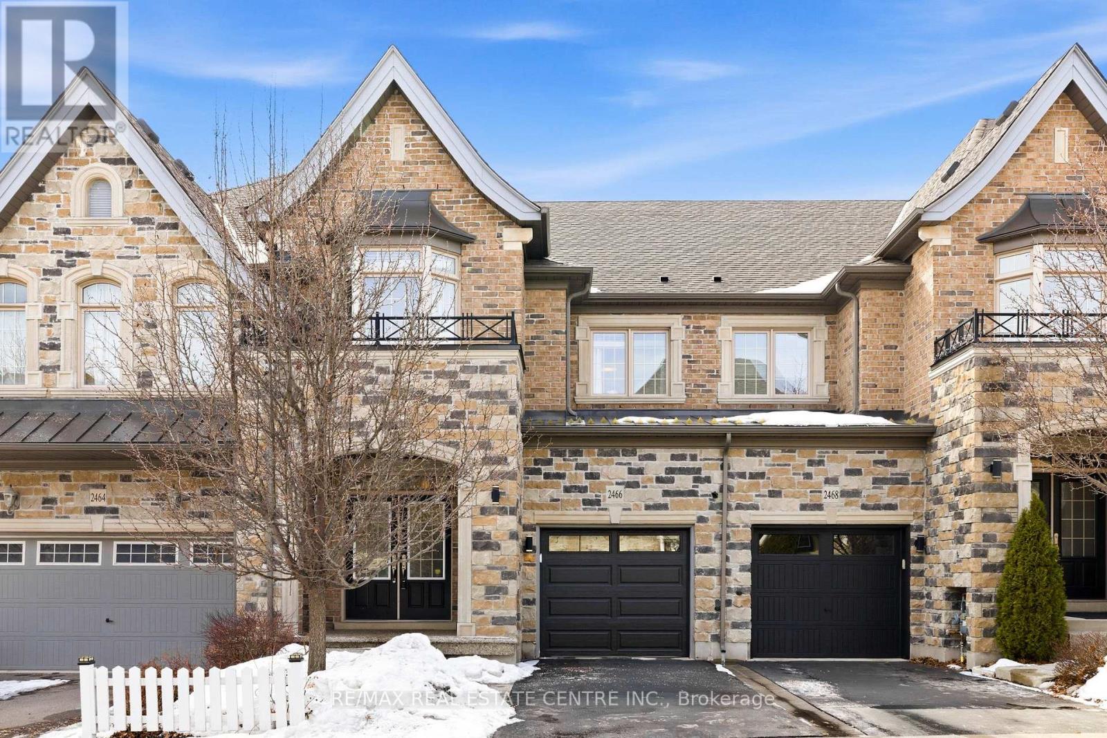 2466 Village Common, Oakville, Ontario  L6M 0S2 - Photo 2 - W13152136