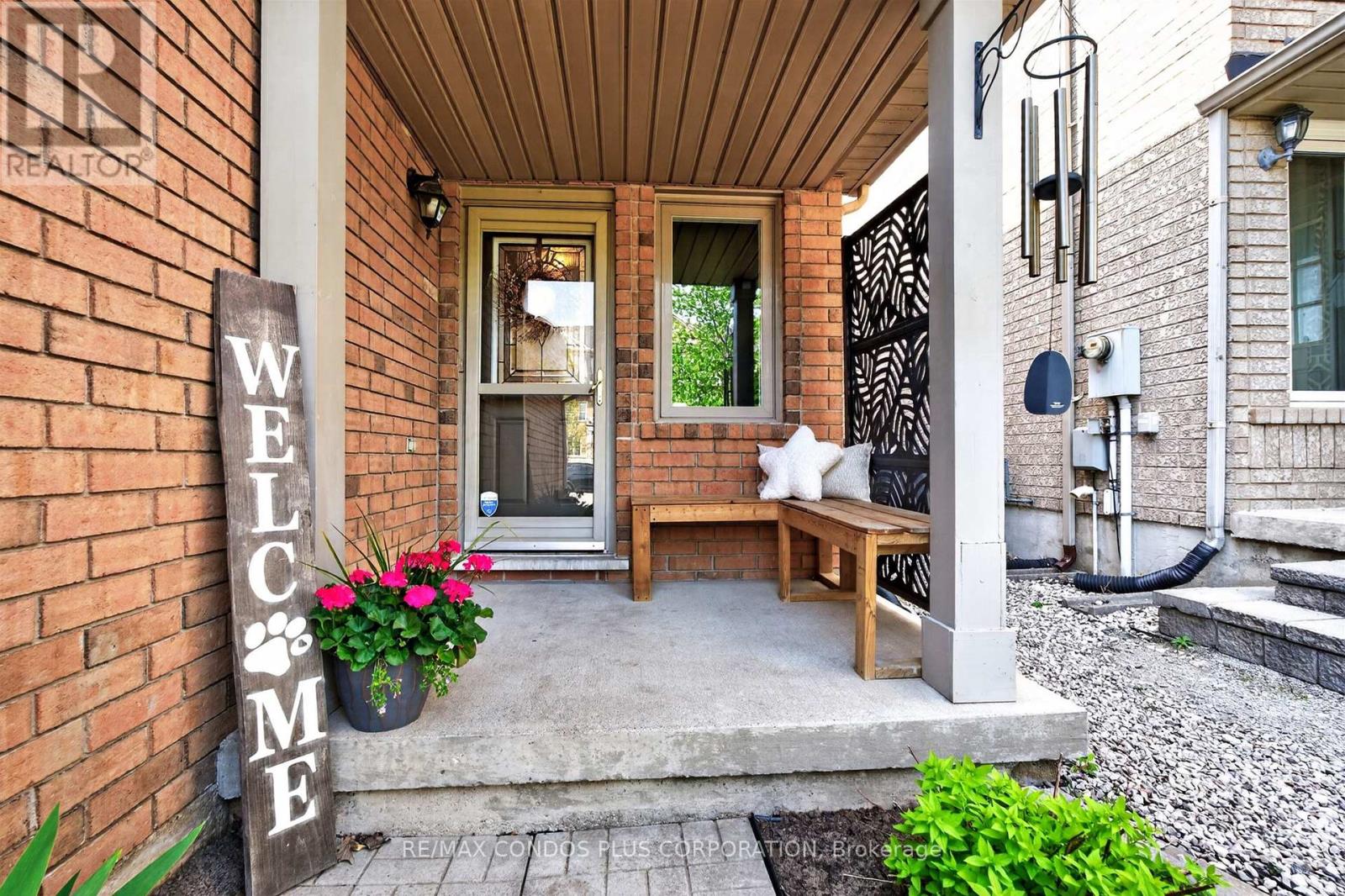 3353 Wild Cherry Lane, Mississauga, Ontario  L5N 7N7 - Photo 3 - W13152182
