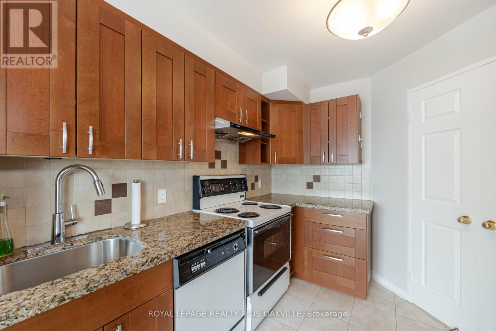 1810 - 2177 Burnhamthorpe Road W, Mississauga, Ontario  L5L 5P9 - Photo 11 - W13152230