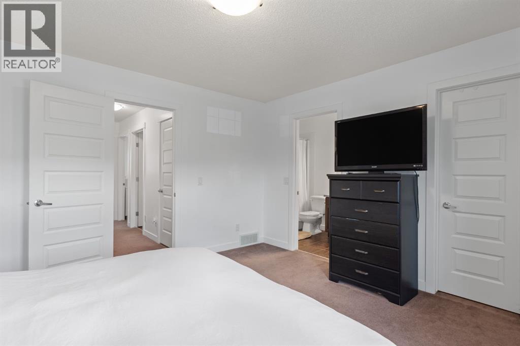 14 Luxstone Point SW, Airdrie, Alberta  T4B 0H8 - Photo 17 - A2313087