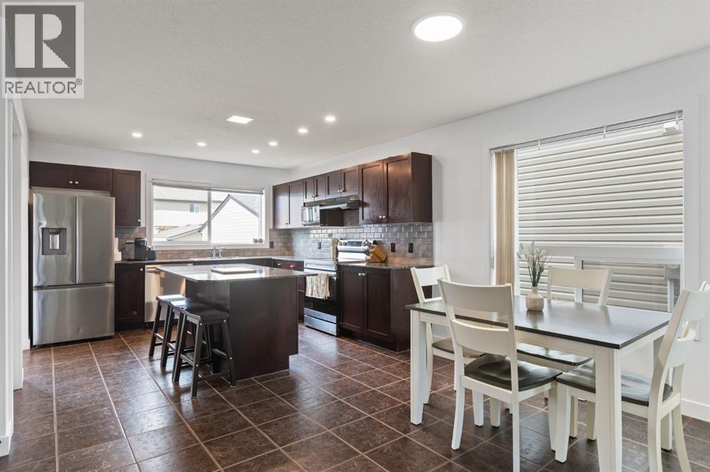 14 Luxstone Point SW, Airdrie, Alberta  T4B 0H8 - Photo 7 - A2313087