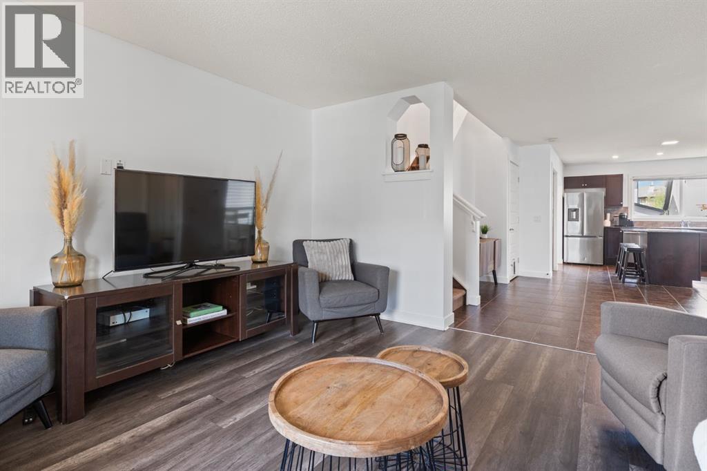 14 Luxstone Point SW, Airdrie, Alberta  T4B 0H8 - Photo 6 - A2313087