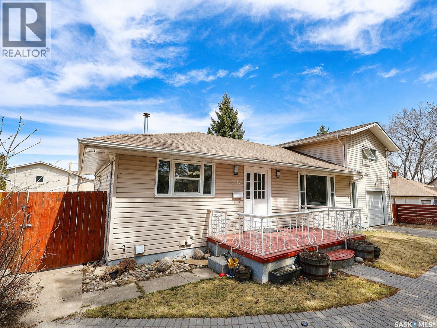 312 20th Street E, Prince Albert, Saskatchewan  S6V 1K8 - Photo 2 - SK036475
