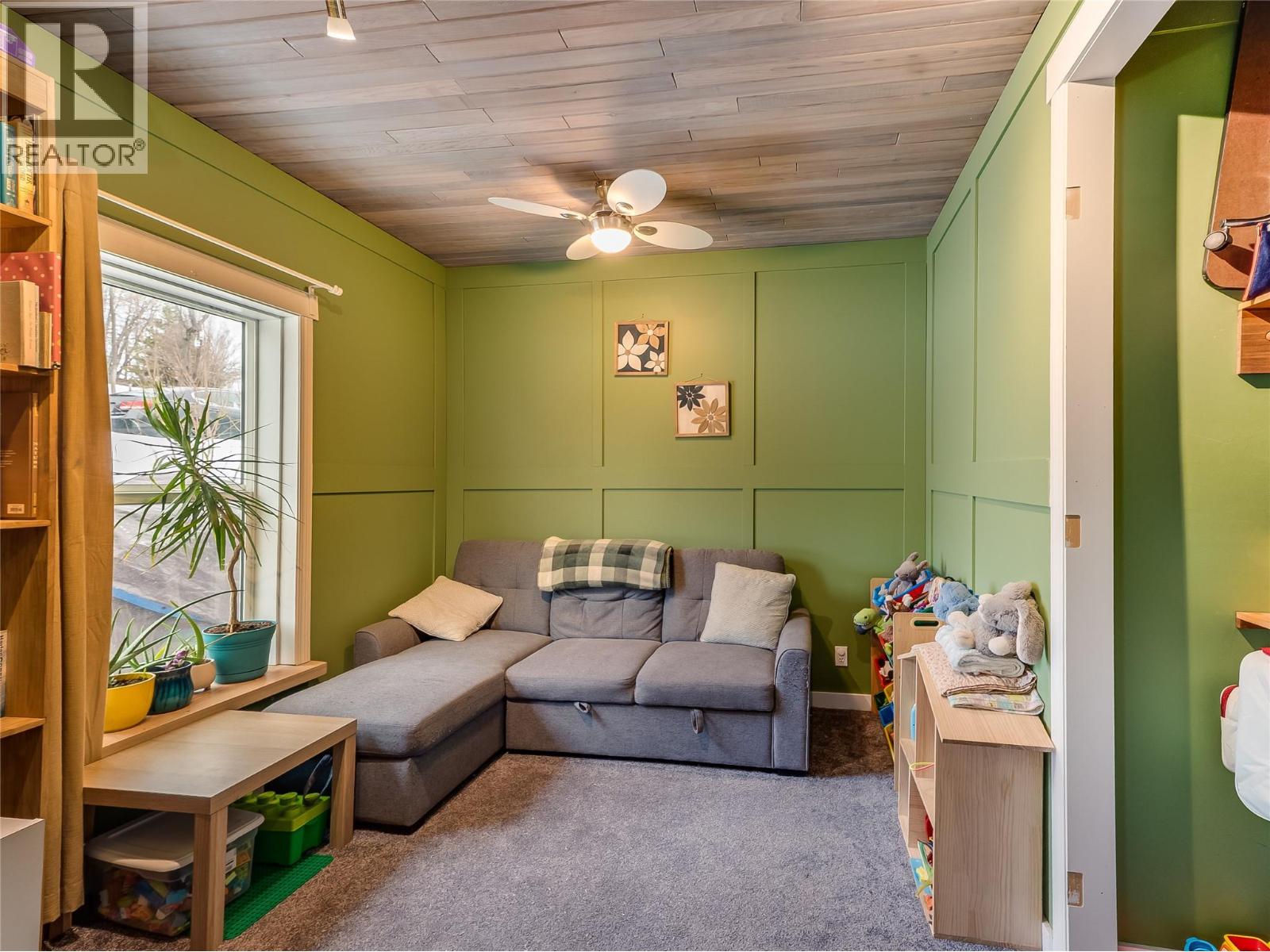 2050 Georgia Street, Rossland, British Columbia V0G 1Y0 - Photo 15 - 10388184