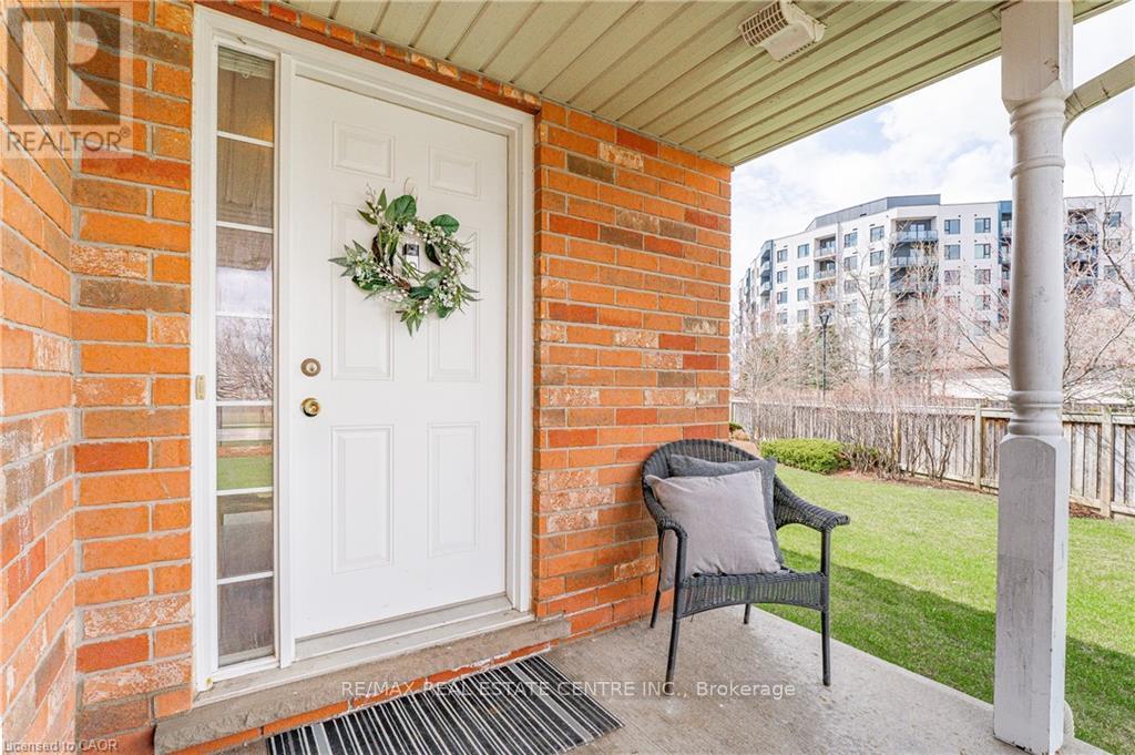30 Fallowfield Drive, Kitchener, Ontario  N2C 0A8 - Photo 4 - X13152196