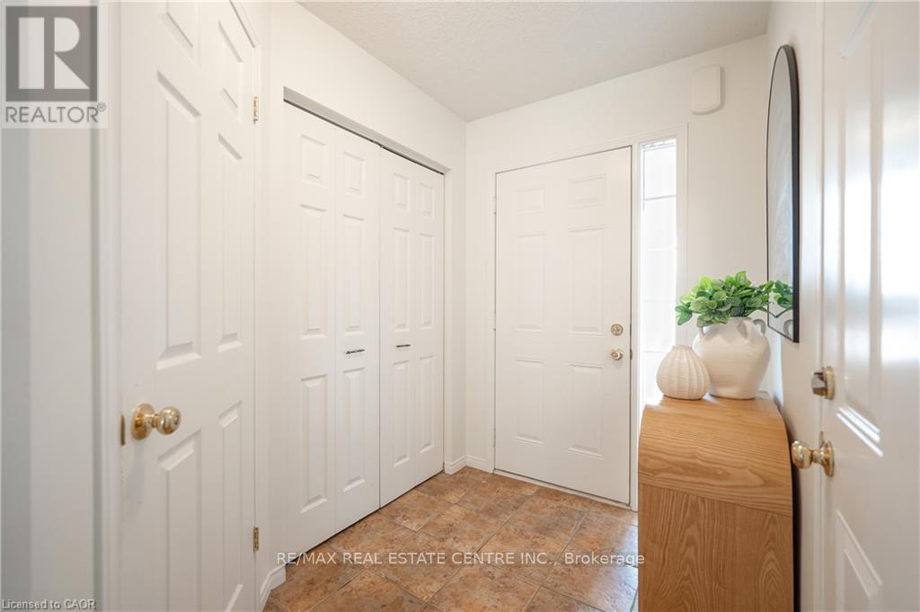 30 Fallowfield Drive, Kitchener, Ontario  N2C 0A8 - Photo 5 - X13152196