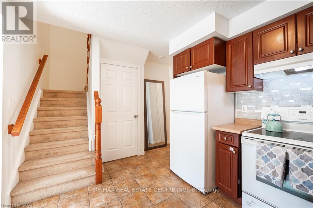 30 Fallowfield Drive, Kitchener, Ontario  N2C 0A8 - Photo 9 - X13152196