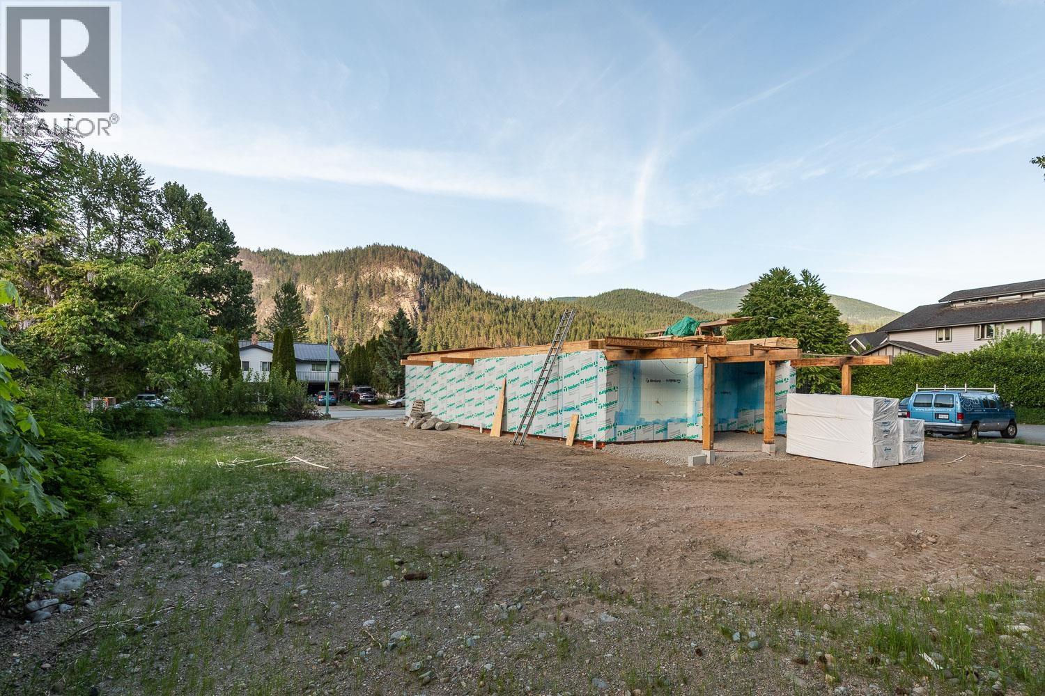 1583 Eagle Run Drive, Squamish, British Columbia  V8E 1M1 - Photo 4 - R3125873